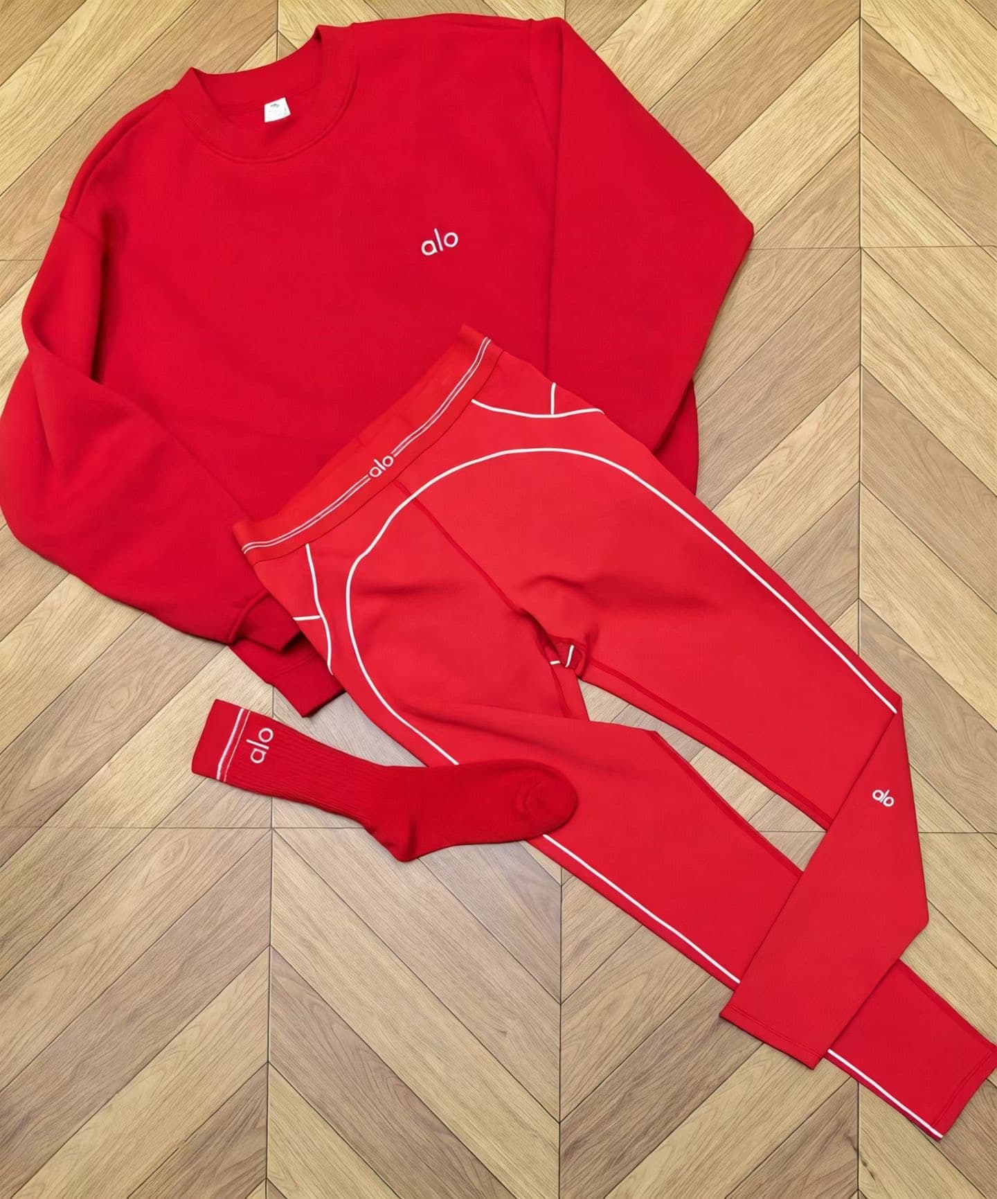 Pull rouge alo yoga 