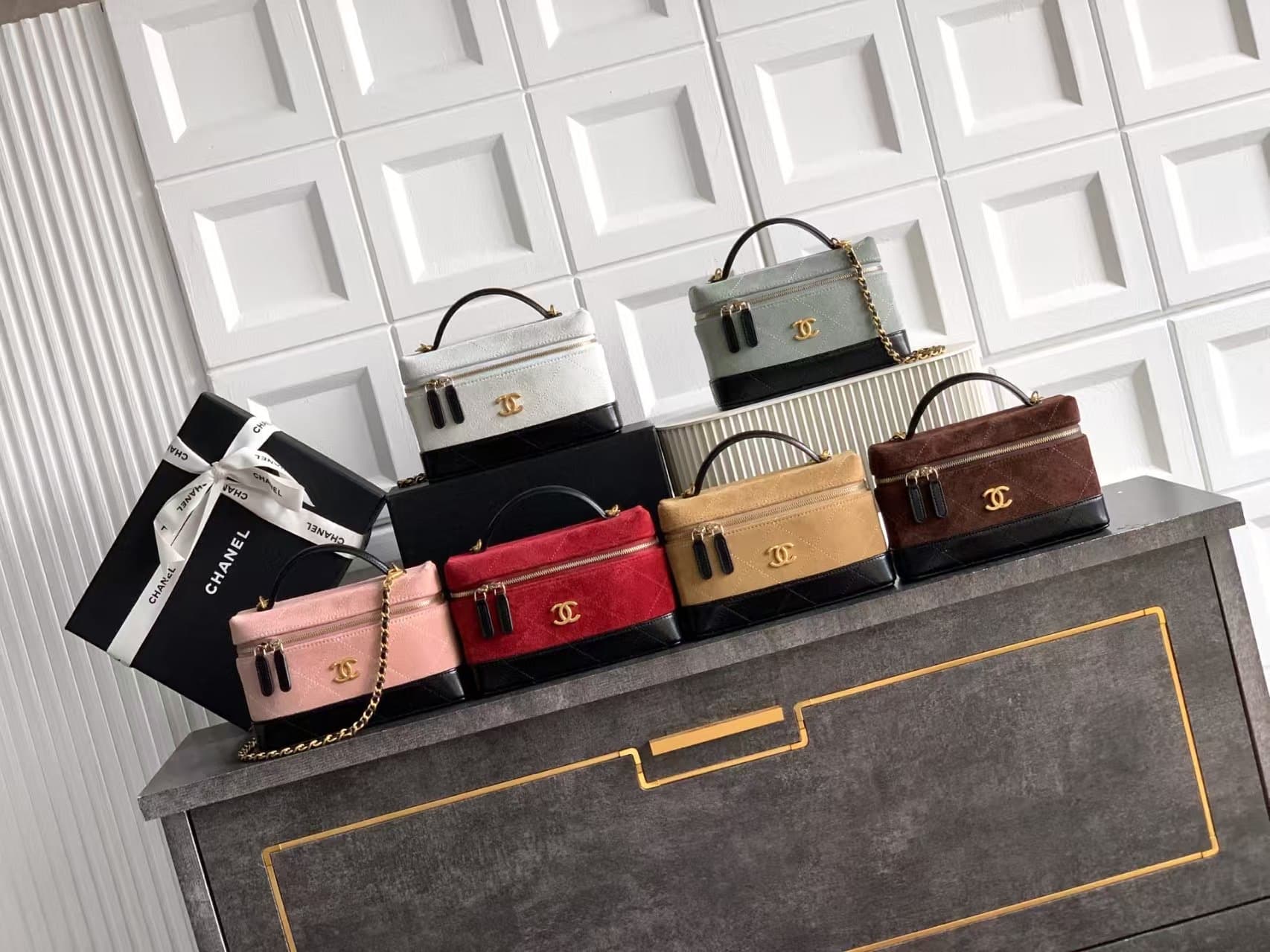 Vanity chanel avec chaîne velours 